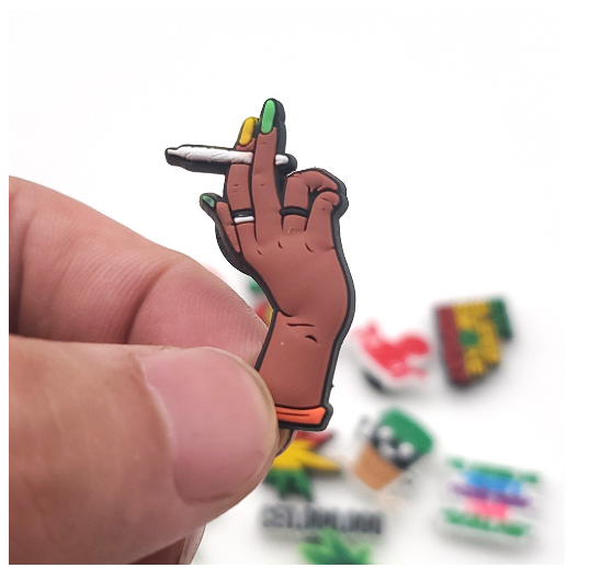 Cute Leaf Cannabis Series Croc Design Pins Jibits Charm Croc Jibbits Green Weed Shoe Charms for Women Shoes Accessories Decoration W10