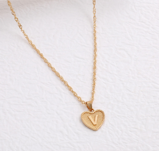 26 Letter Necklace for Women Fashion Initial A-Z Heart Love Necklace Pendant Wedding Accessories Gift V