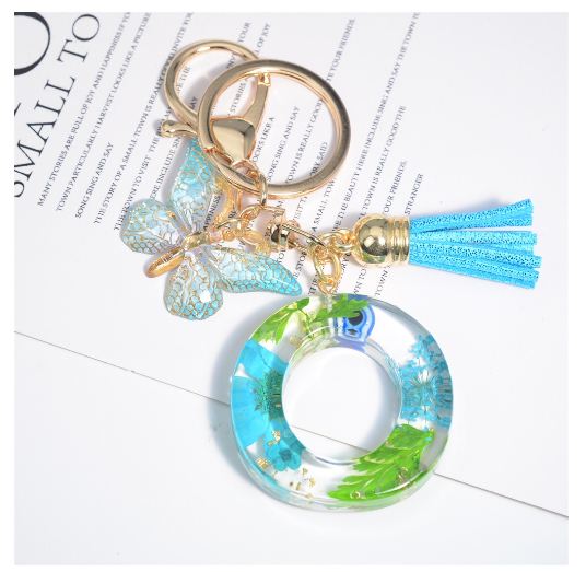 Exquisite Dried Flower Filled 26 Letter Keychain With Butterfly Pendant Fashion A-Z Name Initials Keyrings Car Key Holder Gifts O