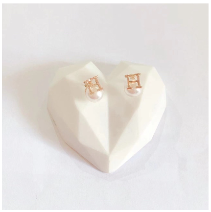 Fashion Jewelry Bangkok Rose Rold Plated Pearl Letter Stud Earrings Hikaw for Women H