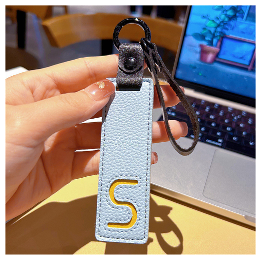 Creative PU Leather Letter Keychains Fashion Colorful Square Alphabet Keyrings Car Key Holder Accessories Bag Ornament Gifts S