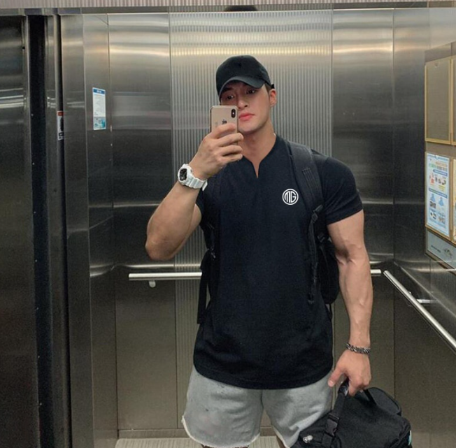 Summer New Arrival T-shirt Fashion Casual Tshirt Muscle Guys Bodybuilding Fitness Short Sleeve Shirt V-Neck Running Tops