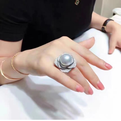 Adjustable camellia ring with female thick gold-plated micro - inset zircon pearl