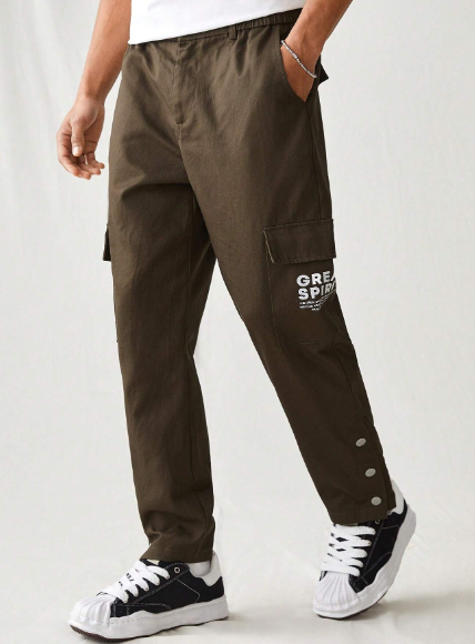 Manfinity UrbanChill Casual Men's Woven Long Pants With Slogan Print