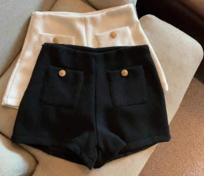 Lovito Women Casual Plain Pocket Metal Shorts LNE35008 Off White/Black