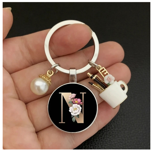 Fashion 26 Letter Keychains Imitation Pearl Rose Round Initials Keyrings Cup Pendant Car Keyholder Bag Ornaments Accessories N