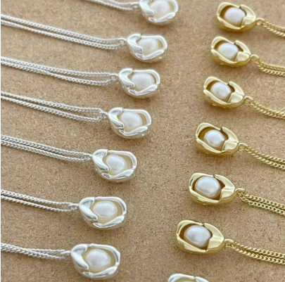 Natural Freshwater Pearl Necklace with a sense of collarbone chain