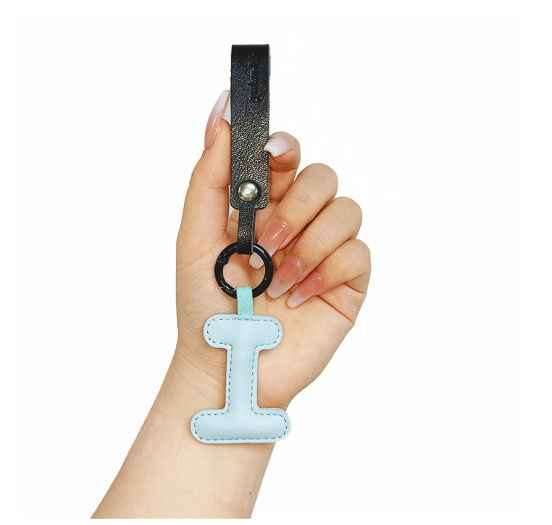 Creative PU Leather 26 Letter Keychains Fashion Alphabet Keyrings Handbag Ornaments Pendant Car Key Holder Accessories Gifts I