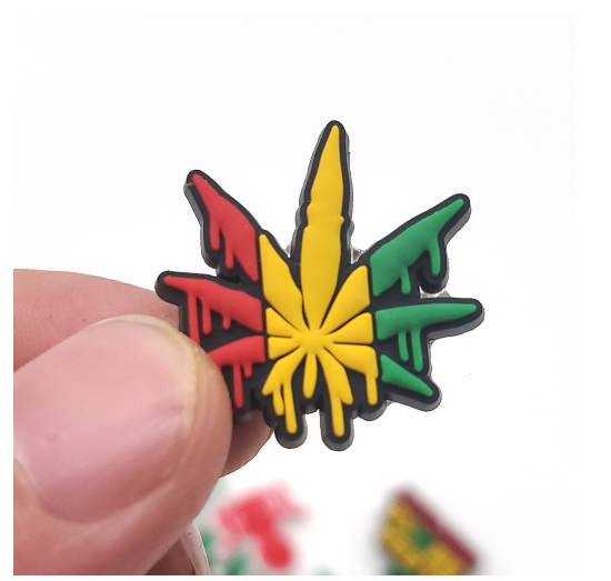 Cute Leaf Cannabis Series Croc Design Pins Jibits Charm Croc Jibbits Green Weed Shoe Charms for Women Shoes Accessories Decoration W7