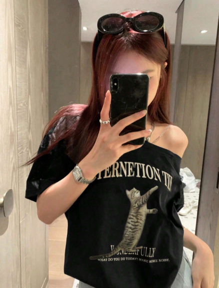 Women's Loose Short Sleeve T-Shirt With Cat Pattern And Letter Print, With Metal Chain, Summer