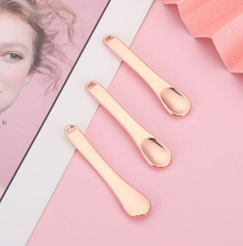 Facial Cosmetic Metal Spatula Cosmetic Mini Spoon Makeup Skincare Beauty Scoop Face protection Reusable Scoop/Multicolor