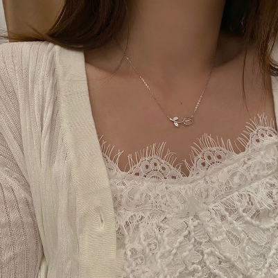 Tulip Necklace Female Light Luxury Niche Clavicle Chain