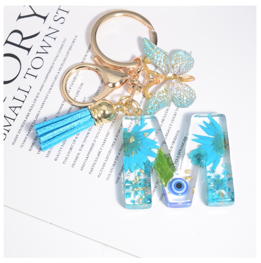 Exquisite Dried Flower Filled 26 Letter Keychain With Butterfly Pendant Fashion A-Z Name Initials Keyrings Car Key Holder Gifts M