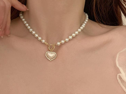 Luxury Heart Shape Pendant Vintage Pearl Necklaces Women Elegant Charm Clavicle Chain