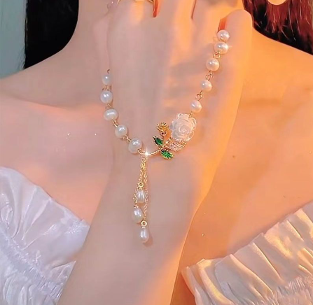 High Grade Camellia Pearl Clavicle Chain