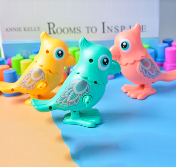 Simulation Parrot Design 360 Degrees Rotatable Jump Clockwork Toy Children Gift