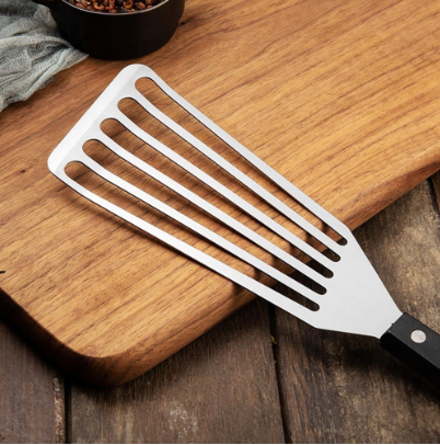 Stainless Steel Fish Spatula Slotted Thin Metal Spatula for Cast Iron Skillet Flexible Frying Egg Spatula Kitchen Cooking Spatula Sturdy Flexible