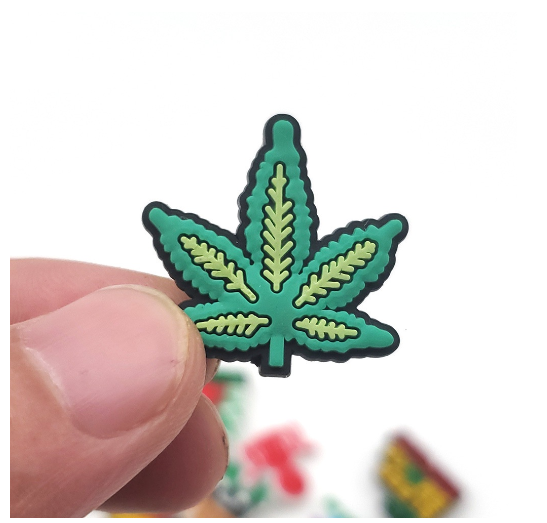 Cute Leaf Cannabis Series Croc Design Pins Jibits Charm Croc Jibbits Green Weed Shoe Charms for Women Shoes Accessories Decoration W27
