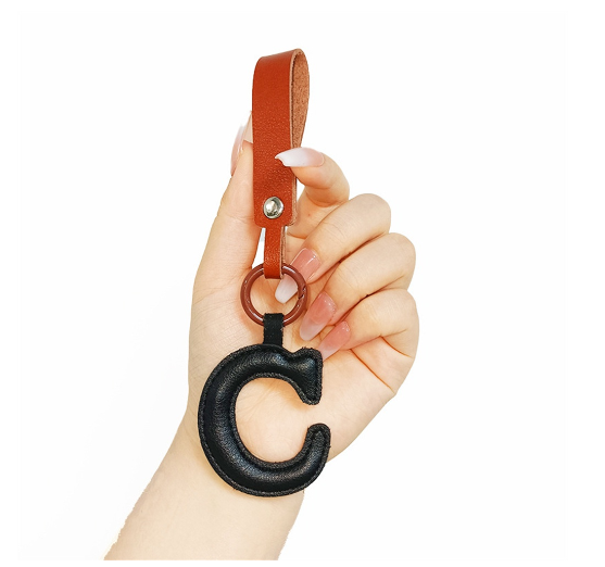 Creative PU Leather 26 Letter Keychains Fashion Alphabet Keyrings Handbag Ornaments Pendant Car Key Holder Accessories Gifts C
