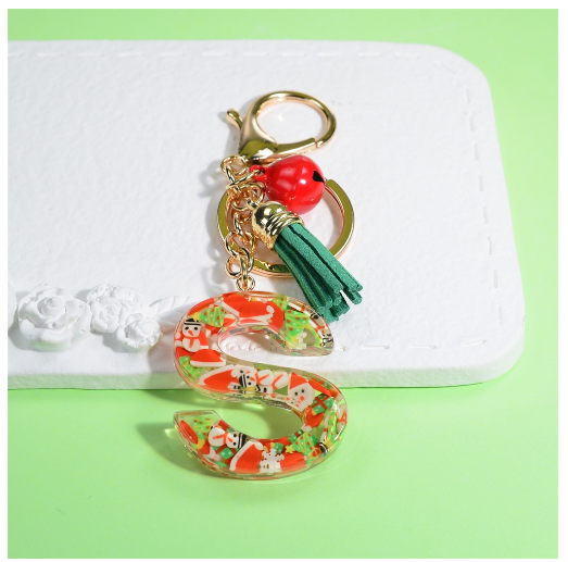 Fashion A-Z 26 Letters Keychains Christmas Tree Snowman Sequins Filling Resin Key Rings Women Bag Charms S
