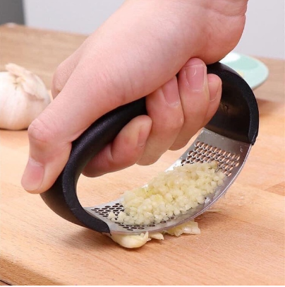 Manual Garlic Presser Curved Garlic Grinding Slicer Chopper Stainless Steel Kitchen Tools