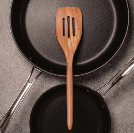 Famco Olivewood Turner, Non-Scratch, Heat-Resistant, Natural Wood, Ergonomic Handle