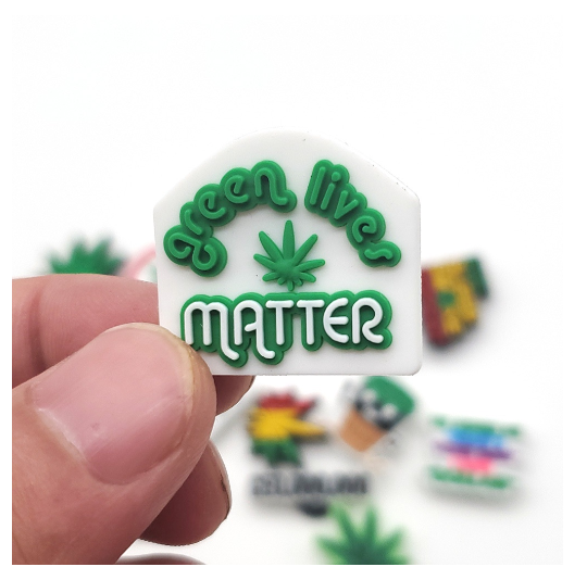 Cute Leaf Cannabis Series Croc Design Pins Jibits Charm Croc Jibbits Green Weed Shoe Charms for Women Shoes Accessories Decoration W4