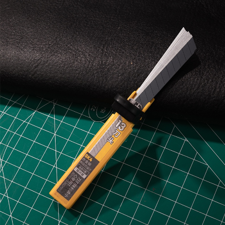 Deli 10Pcs Steel Cutter Blade Set Cutter Blade Refill Blade For Cutter(9/18*100mm)With Portable Box