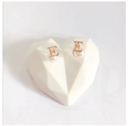 Fashion Jewelry Bangkok Rose Rold Plated Pearl Letter Stud Earrings Hikaw for Women E
