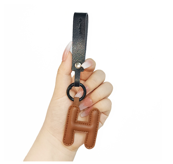 Creative PU Leather 26 Letter Keychains Fashion Alphabet Keyrings Handbag Ornaments Pendant Car Key Holder Accessories Gifts H