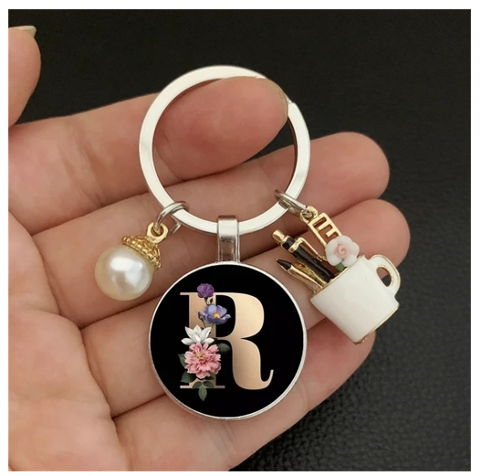 Fashion 26 Letter Keychains Imitation Pearl Rose Round Initials Keyrings Cup Pendant Car Keyholder Bag Ornaments Accessories R
