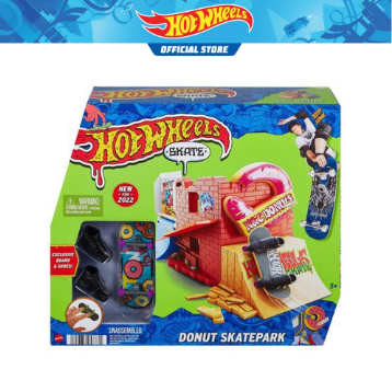 Hot Wheels Skates Sports Trackset ( Donut Skatepark or Aquarium Skatepark ) for ages 5 years and up