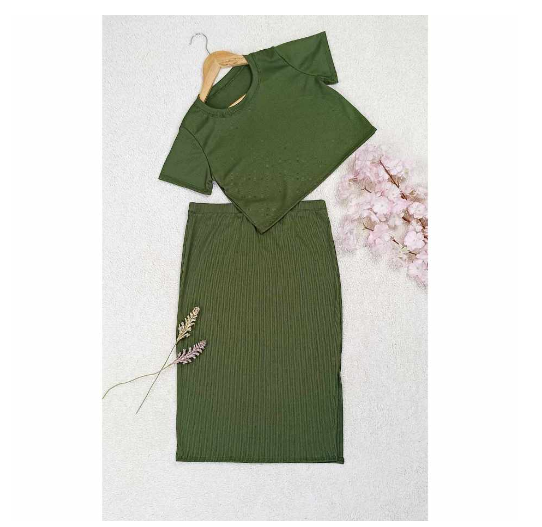 Maternity Knitted Top and Skirt with Slit T11