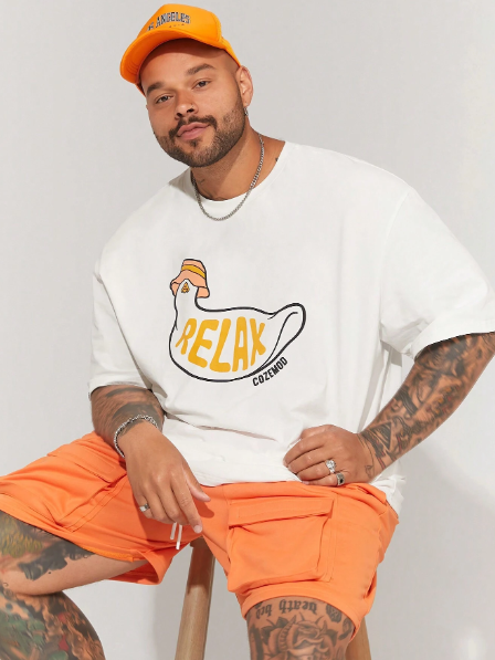 Manfinity CozeMod Men's Plus Size Knitted Loose Fit Drop Shoulder Graphic Tee With Duck Print, Ideal For Summer And Everyday Casual Wear