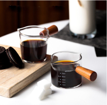 Borosilicate Glass Measuring Bottle Cup Double Mouth Coffee Milk Tea Pot Wooden Small Handle IP