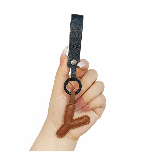 Creative PU Leather 26 Letter Keychains Fashion Alphabet Keyrings Handbag Ornaments Pendant Car Key Holder Accessories Gifts Y