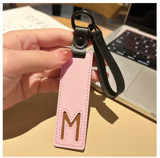Creative PU Leather Letter Keychains Fashion Colorful Square Alphabet Keyrings Car Key Holder Accessories Bag Ornament Gifts M