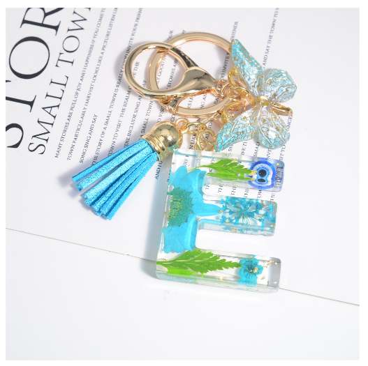 Exquisite Dried Flower Filled 26 Letter Keychain With Butterfly Pendant Fashion A-Z Name Initials Keyrings Car Key Holder Gifts E