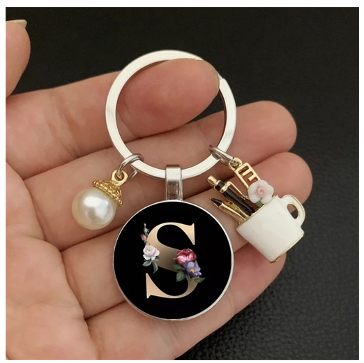 Fashion 26 Letter Keychains Imitation Pearl Rose Round Initials Keyrings Cup Pendant Car Keyholder Bag Ornaments Accessories S