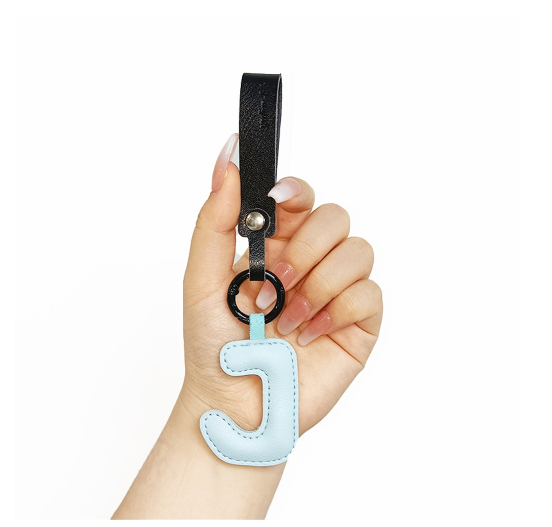 Creative PU Leather 26 Letter Keychains Fashion Alphabet Keyrings Handbag Ornaments Pendant Car Key Holder Accessories Gifts J
