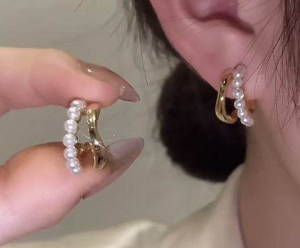 YAN 925 Silver Korean Pearl Earrings Temperament Simple Pearl Hoop Earrings for Woman