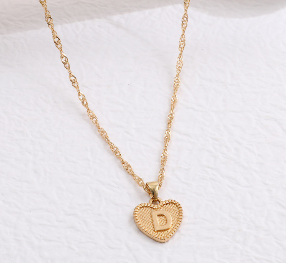 26 Letter Necklace for Women Fashion Initial A-Z Heart Love Necklace Pendant Wedding Accessories Gift D