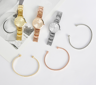 Women Metal Quartz Watch