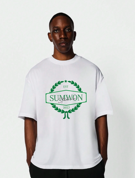 SUMWON Tee With Letter & Laurel Wreath Graphic Print