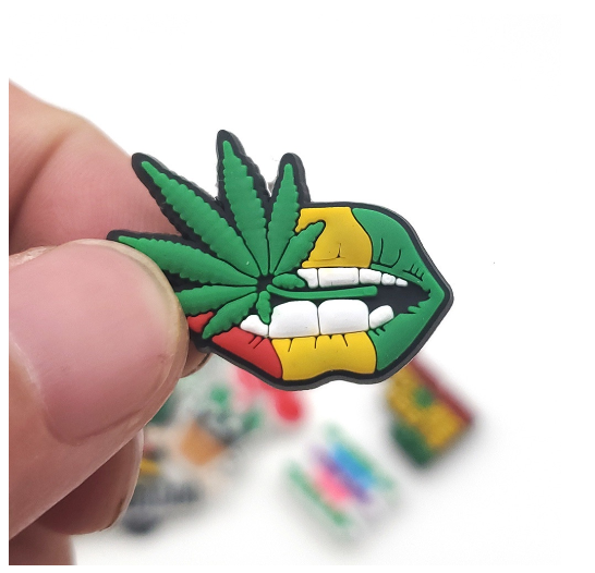 Cute Leaf Cannabis Series Croc Design Pins Jibits Charm Croc Jibbits Green Weed Shoe Charms for Women Shoes Accessories Decoration W12