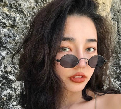 Small Oval Sunglasses Women Retro Metal Frame Round Lens