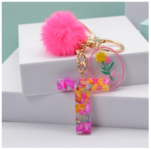 Fashion 26 Letter Keychain A-Z Initial Resin Keyring With Pink Pompom Flower Acrylic Tag Alphabet Key Chain Bag Pendant Gifts T