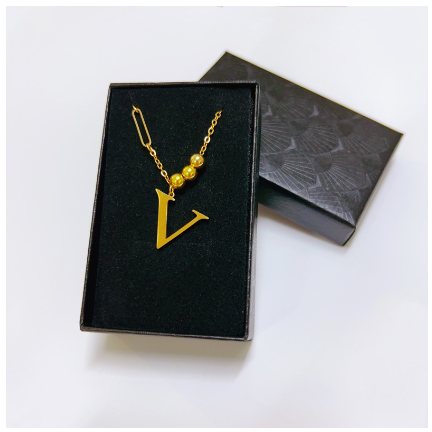 YH 26Letter Alphabet pendant fashion lnitialt Letter necklace for Women V