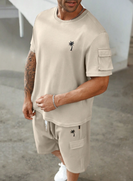 Manfinity ResortEase 2-Piece Men's Plus Size Summer Palm Tree Print Round Neck Short Sleeve Casual T-Shirt And Drawstring Waist Shorts Set,Graphic Tee & Shorts