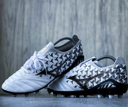 Mizuno MORELIA NEO 3 BETA ORIGAMI WHITE BLACK Gray. Soccer Shoes